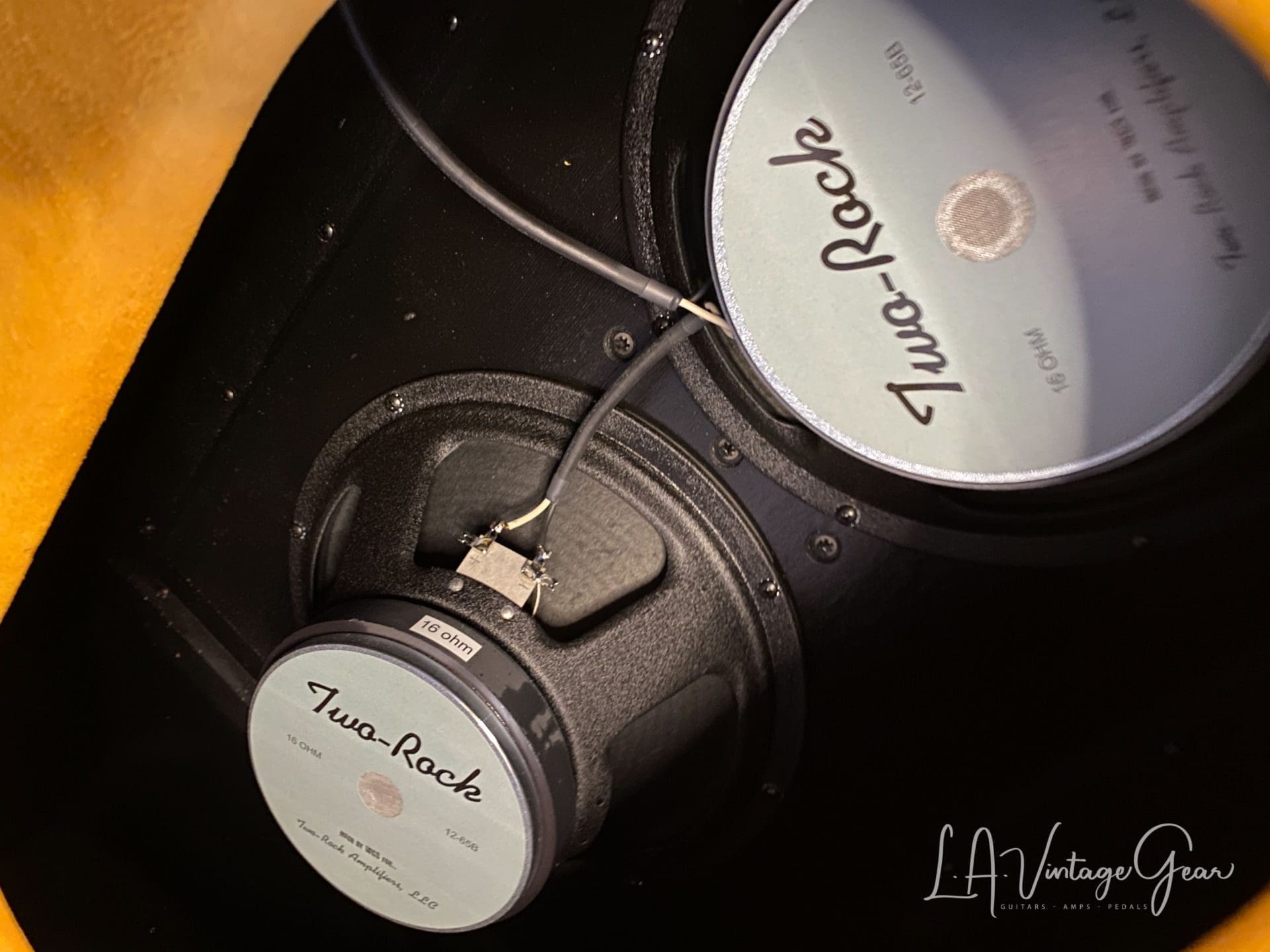 (Pre-Order) Two Rock Classic Reverb Signature 100W Guitar Amp Head & 2x12 Vertical Cab - Gold Suede & Cane Grill - Image 6