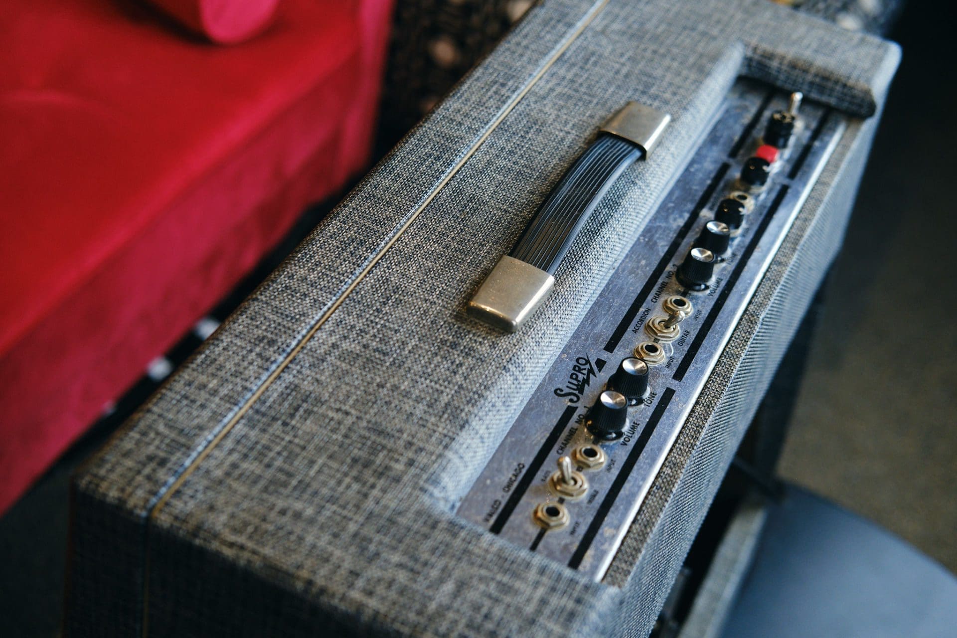 Supro 1965 697T / S6497 Combo Tremolo Valco Thunderbolt 1x15 Combo Guitar amplifier - With Original Jensen Speaker - Image 12