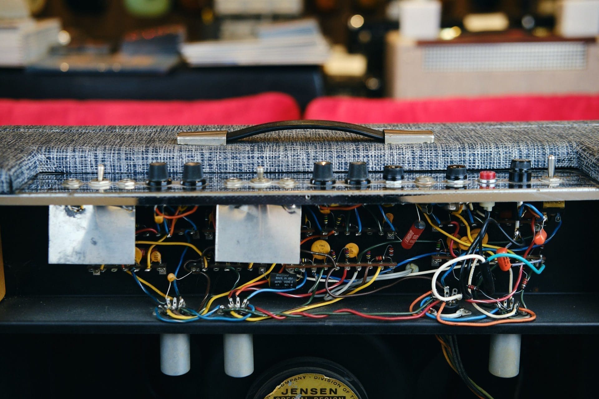 Supro 1965 697T / S6497 Combo Tremolo Valco Thunderbolt 1x15 Combo Guitar amplifier - With Original Jensen Speaker - Image 16