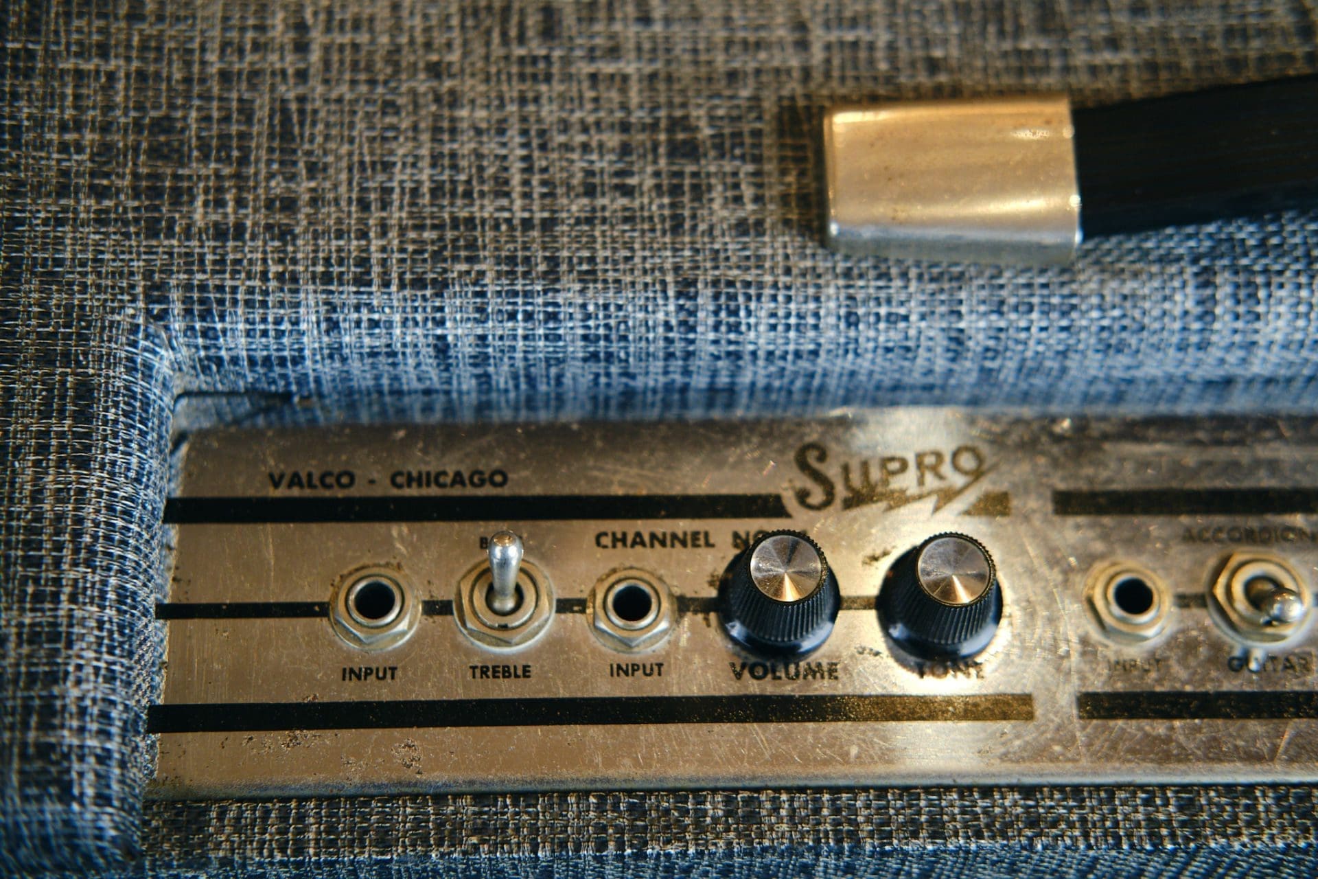 Supro 1965 697T / S6497 Combo Tremolo Valco Thunderbolt 1x15 Combo Guitar amplifier - With Original Jensen Speaker - Image 9