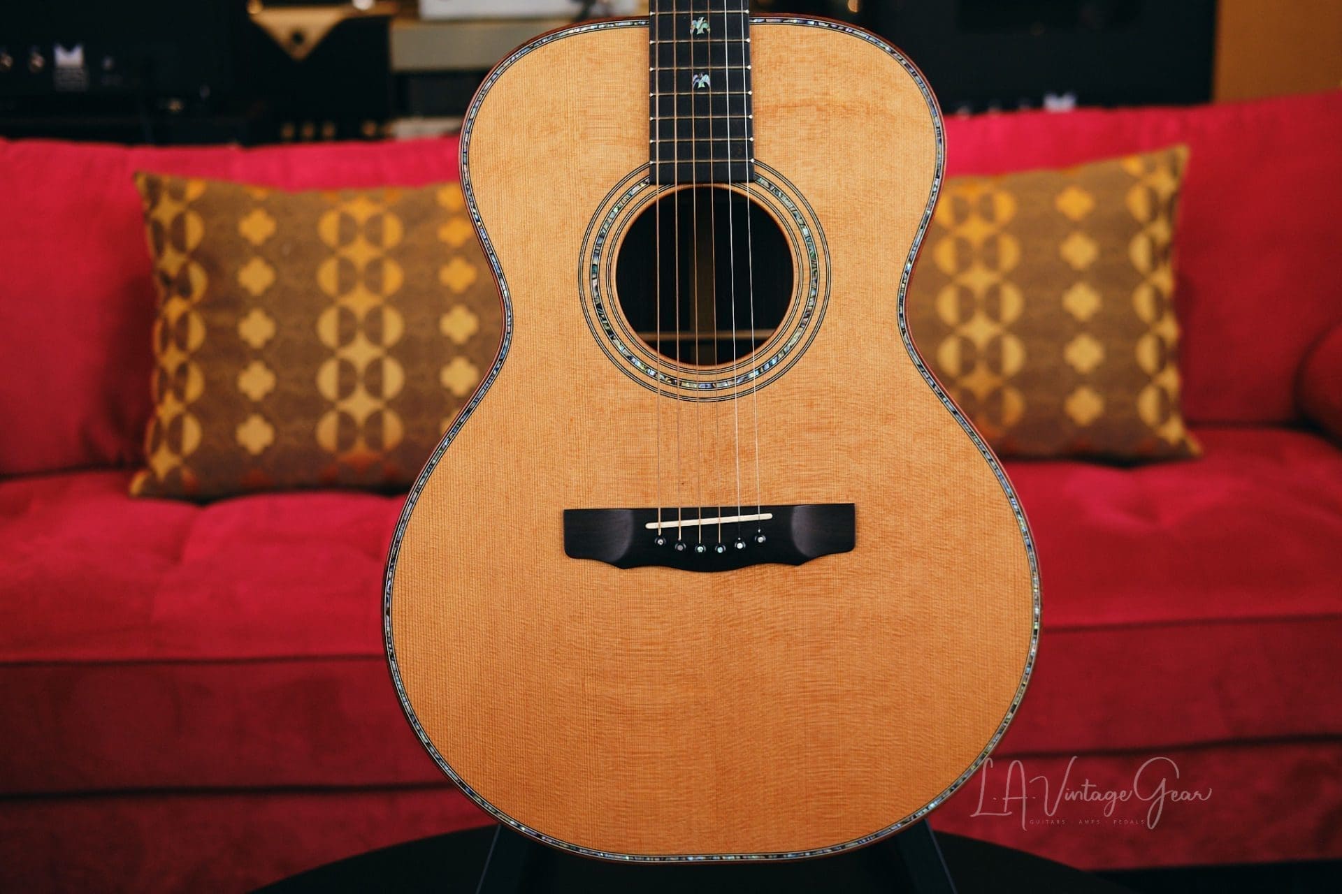 Olson "SJ" Series I Acoustic Guitar (2021) - Mint Condition & Signed & Played by James Taylor! - Image 4