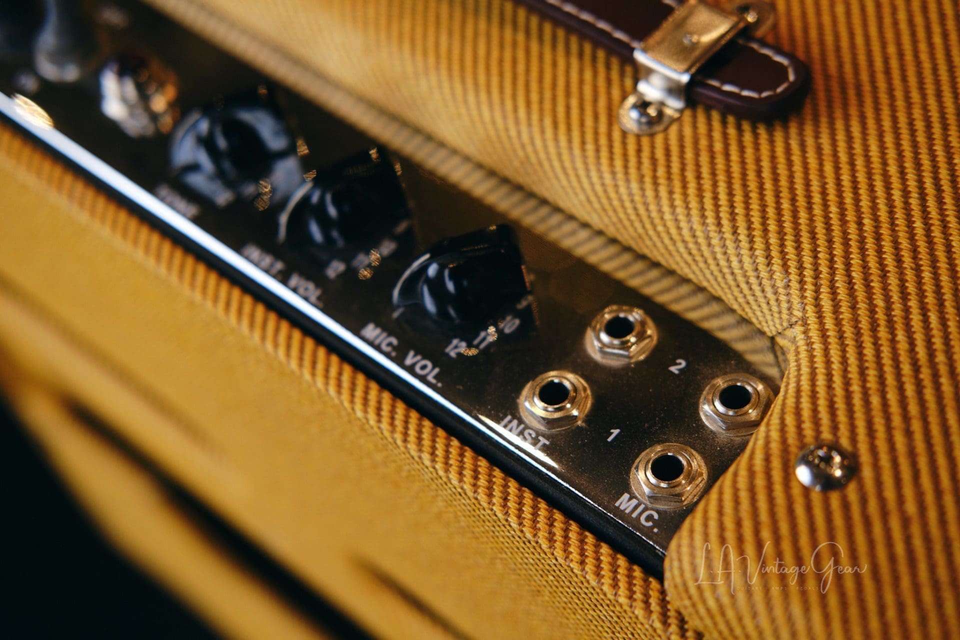 Fender '57 Tweed Custom Deluxe Reissue 12W 1x12 Combo - Comes With a Cover! - Image 12