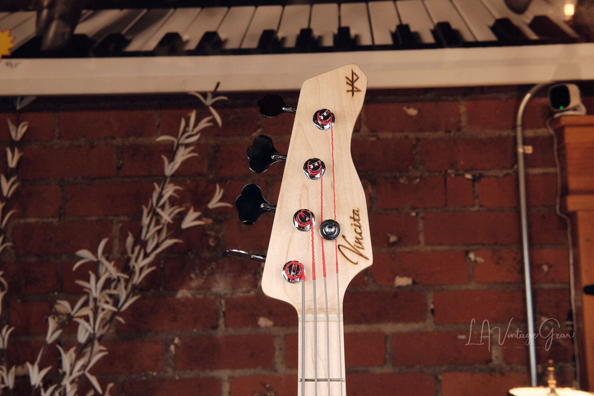 Vincita Versatilita 4 String J Bass - Great Active/Passive J bass! - Image 5