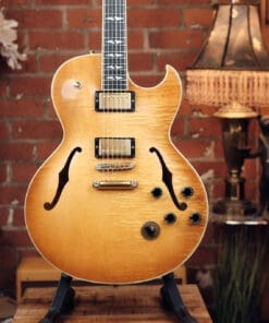 Alternative view of Gibson ES 137 Custom - Great Single Cut Semi Hollow!